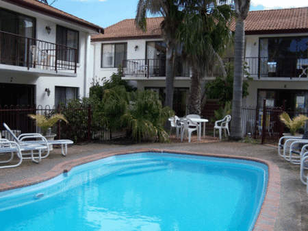 Peninsular Apartments - Kalgoorlie Accommodation 0