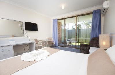 Island Palms Motor Inn - Kalgoorlie Accommodation 3