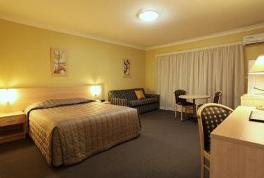 Maclin Lodge Motel - Kalgoorlie Accommodation 4