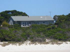Island Beach Escape - Kalgoorlie Accommodation 0