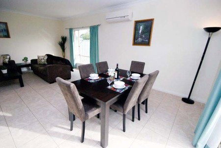 Roo's Place - Kalgoorlie Accommodation 2