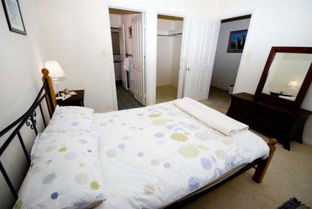 Roo's Place - Kalgoorlie Accommodation 4