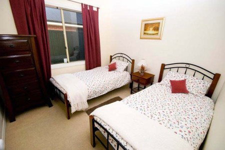 Roo's Place - Kalgoorlie Accommodation 5