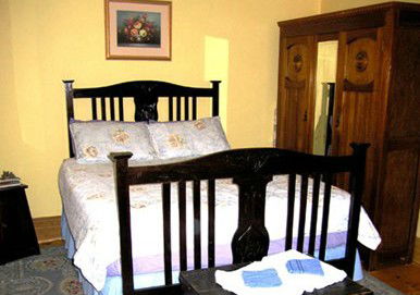The Lion Cottage - Kalgoorlie Accommodation 2