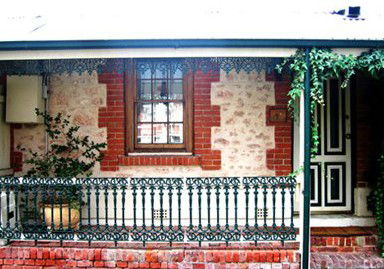 The Lion Cottage - Kalgoorlie Accommodation 4