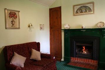 Sarah's Cottage - Kalgoorlie Accommodation 4