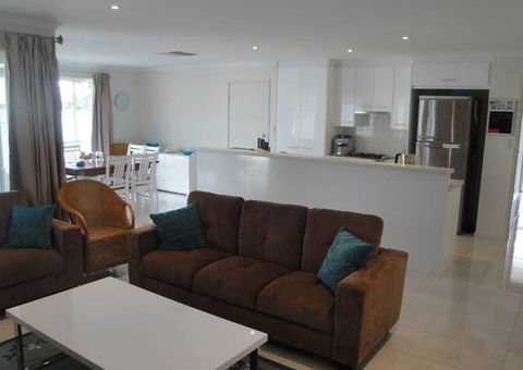 White Sands Retreat - Kalgoorlie Accommodation 4