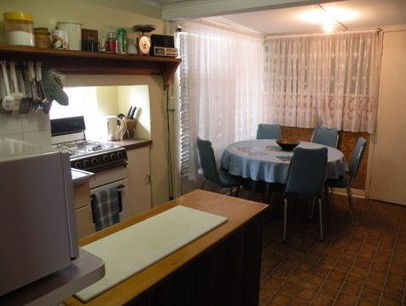 Kirazz - Kingscote Holiday Cottage - Kalgoorlie Accommodation 4
