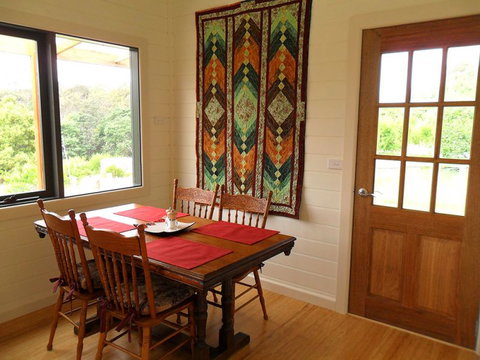 Elvenhome Farm Cottage - Kalgoorlie Accommodation 4
