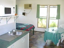 Gee Dees Family Cabins - Kalgoorlie Accommodation 1
