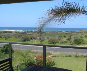 Beach Breakers - Kalgoorlie Accommodation 0
