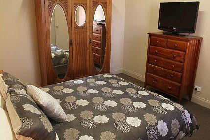 April Apartments Ballarat - Kalgoorlie Accommodation 0