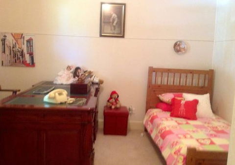 Newington House - Kalgoorlie Accommodation 3