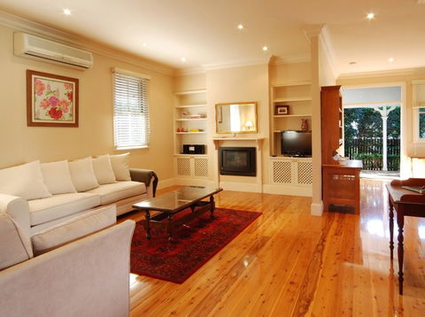 Blooms In Berry - Kalgoorlie Accommodation 2