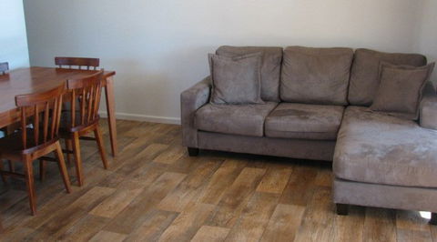 Bentley Waterfront - Kalgoorlie Accommodation 2