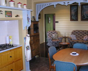 Ivy Cottage - Kalgoorlie Accommodation 2