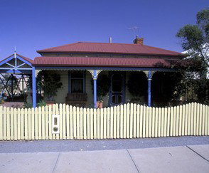 Molto Bella Holiday Units - Kalgoorlie Accommodation 1