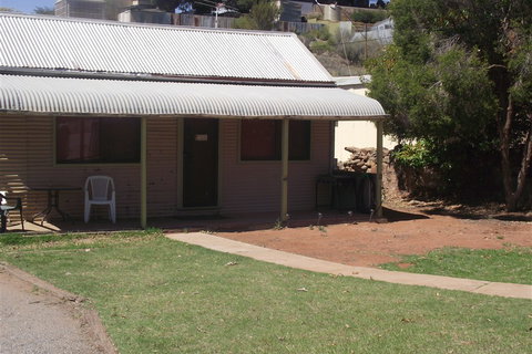 Aly's Cottage - Kalgoorlie Accommodation 0