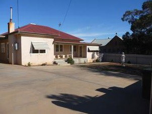 Townhouse Five - Kalgoorlie Accommodation 1
