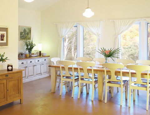 Andreas White House - Kalgoorlie Accommodation 4