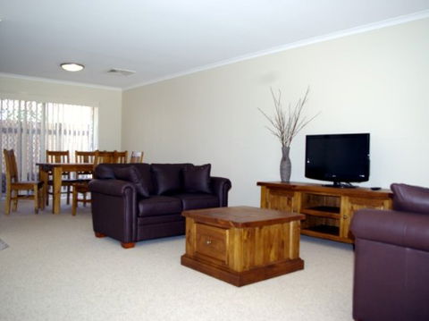 Fairways Bed And Breakfast At Jerilderie - Kalgoorlie Accommodation 2