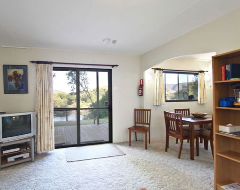 Talmalmo Cottage - Kalgoorlie Accommodation 1