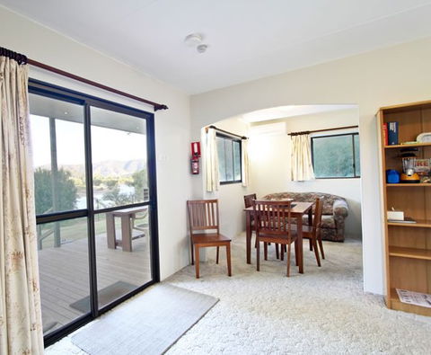 Talmalmo Cottage - Kalgoorlie Accommodation 2