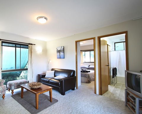 Talmalmo Cottage - Kalgoorlie Accommodation 3