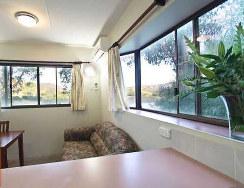 Talmalmo Cottage - Kalgoorlie Accommodation 4