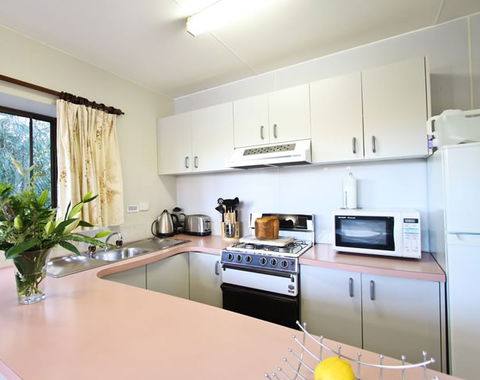 Talmalmo Cottage - Kalgoorlie Accommodation 5