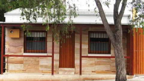 Australia Street Cottage - Kalgoorlie Accommodation 5