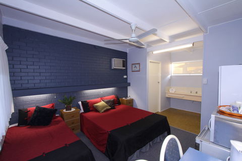 Moore Park Beach Motel - Kalgoorlie Accommodation 0