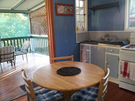Auckland Street Queenslander - Kalgoorlie Accommodation 2