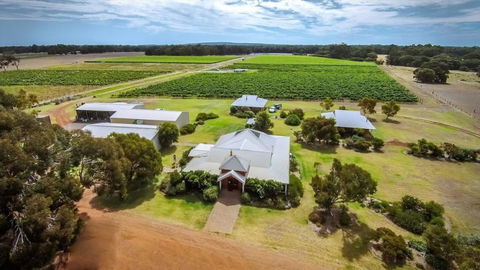 Adinfern Estate - Kalgoorlie Accommodation 3