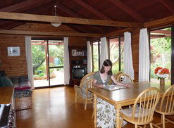 Karri Patch Cottage - Kalgoorlie Accommodation 2