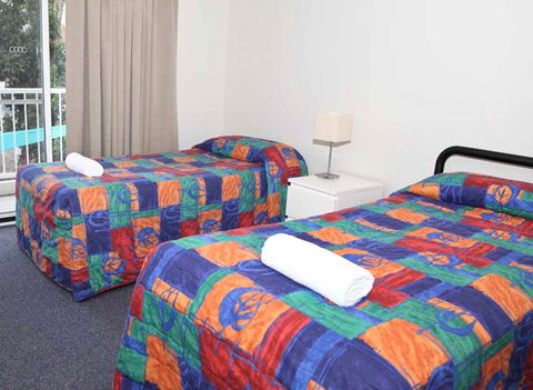 Ambassador Apartments Holiday Units - Kalgoorlie Accommodation 4
