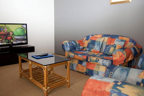 Ambassador Apartments Holiday Units - Kalgoorlie Accommodation 5