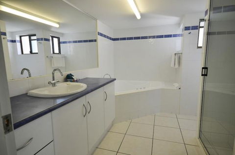 Roydon Beachfront Holiday Apartments - Kalgoorlie Accommodation 11
