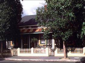 Sparrow Cottage - Kalgoorlie Accommodation 0