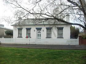 Batt's Cottage - Kalgoorlie Accommodation 0