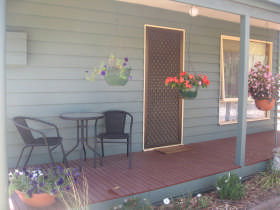 Waterfall Cottage - Kalgoorlie Accommodation 0