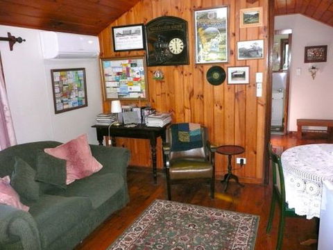 Mt Nebo Railway Carriage & Chalet - Kalgoorlie Accommodation 5