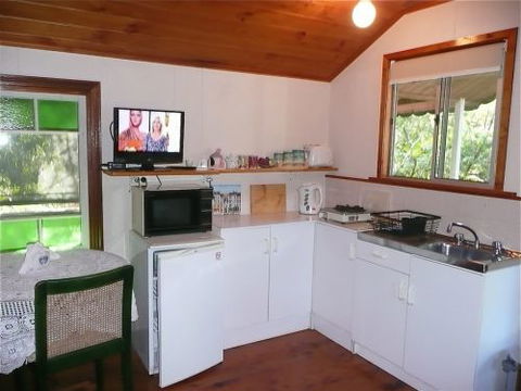 Mt Nebo Railway Carriage & Chalet - Kalgoorlie Accommodation 6