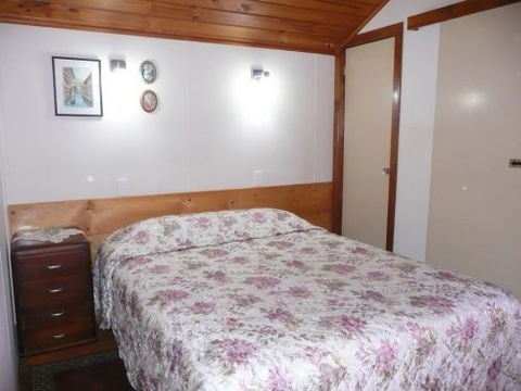 Mt Nebo Railway Carriage & Chalet - Kalgoorlie Accommodation 7