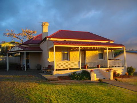Charlie Bates Cottage - Kalgoorlie Accommodation 0