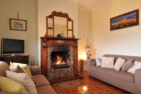 Charlie Bates Cottage - Kalgoorlie Accommodation 2