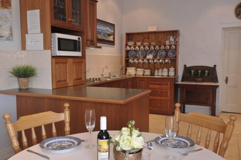 Charlie Bates Cottage - Kalgoorlie Accommodation 3