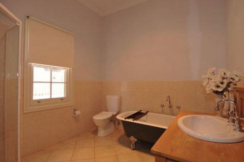 Charlie Bates Cottage - Kalgoorlie Accommodation 5