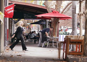 About Henry's - Kalgoorlie Accommodation 0