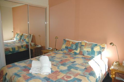 Captain's Quarters - Kalgoorlie Accommodation 4